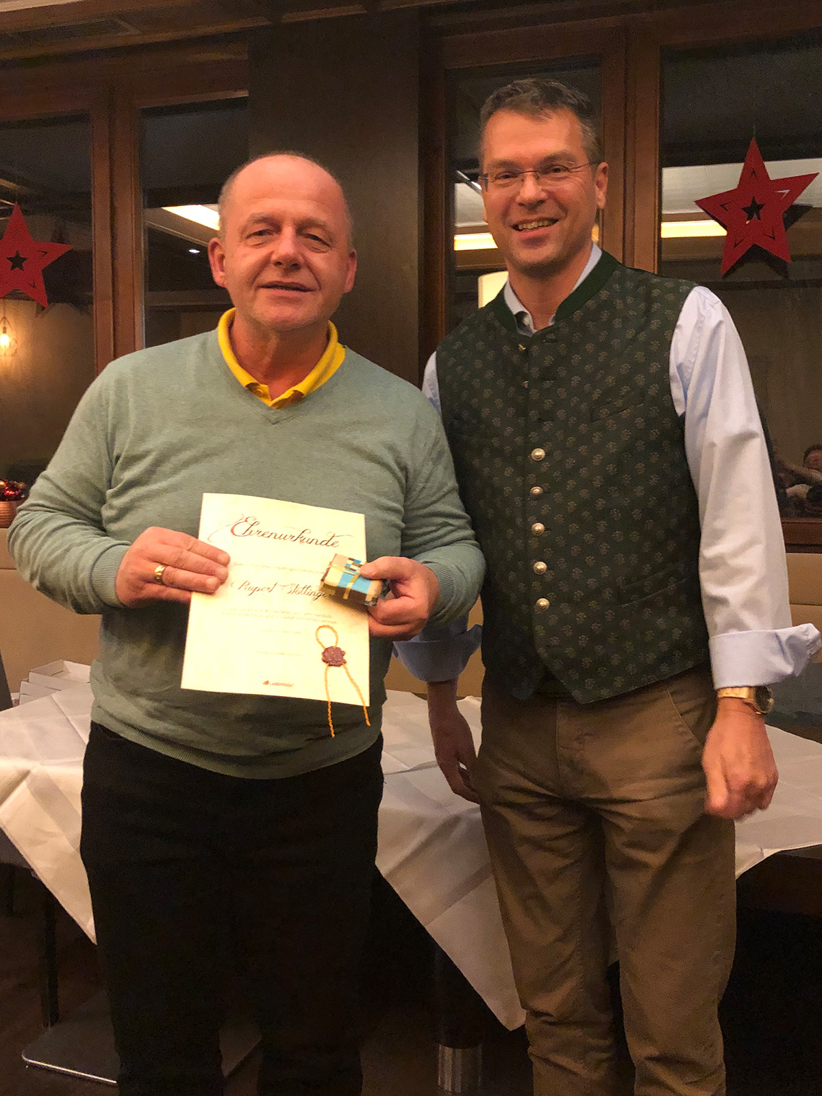 Ehrung Rupert Stöllinger mit Bereichsleiter Bernhard Wolfgang, Eurogast Landmarkt